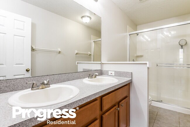 Building Photo - 693 Cresting Oak Cir