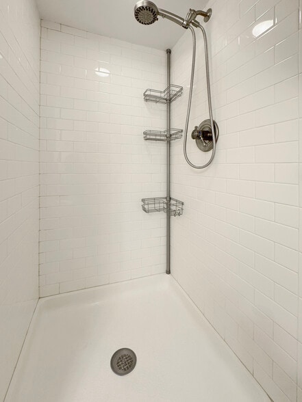 Building Photo - 665 S Sherman St