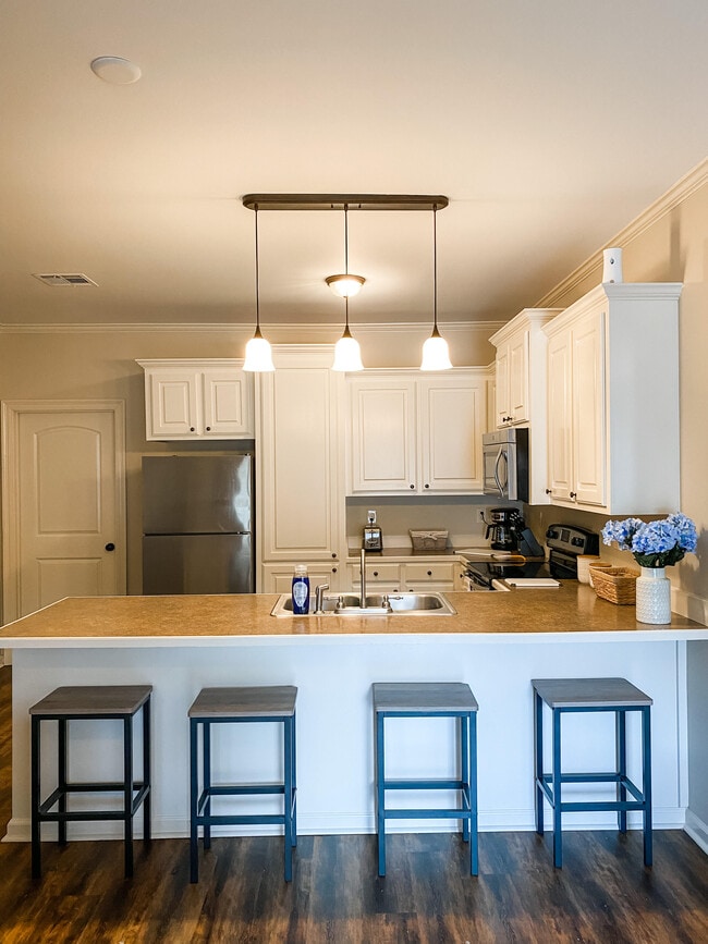 Building Photo - Turtle Creek Townhomes