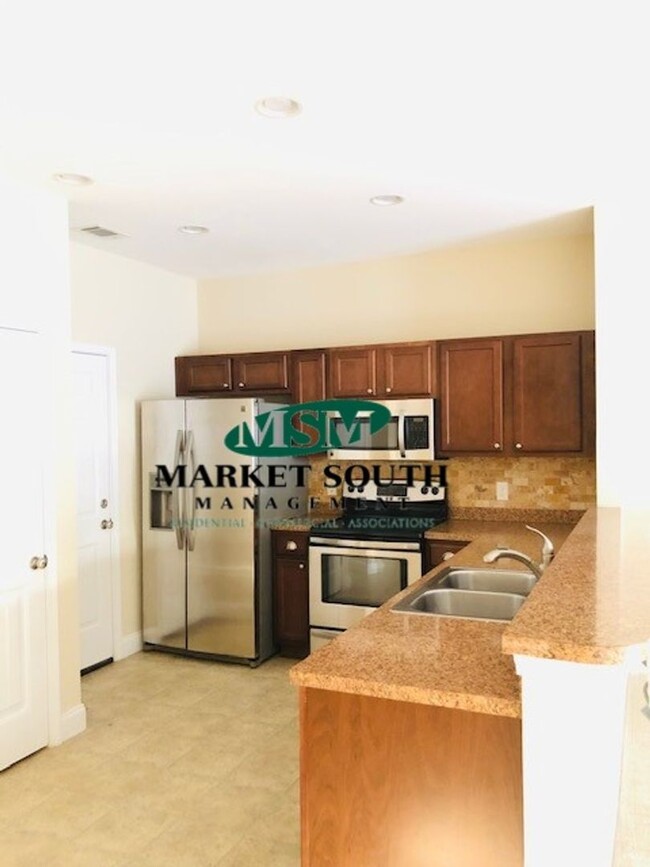 Building Photo - Live Oak Townhomes ~ Richmond Hill