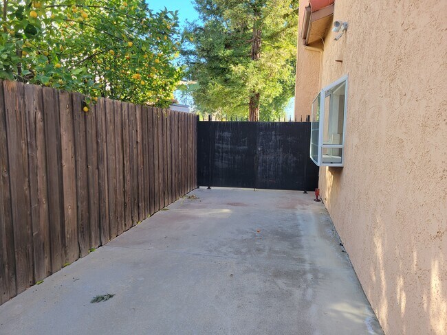 Sideyard - 19250 W Oxnard St