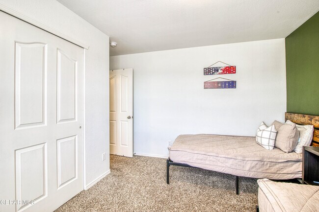 Building Photo - 7517 Red Cedar Dr