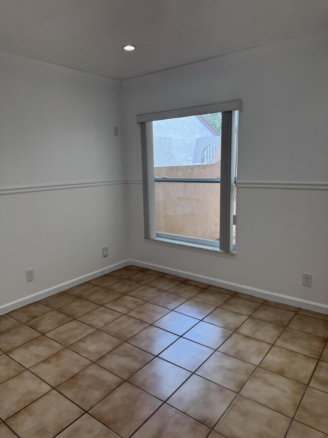 Building Photo - 860 NW 21st Way