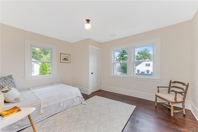 Building Photo - 12 Risley Pl