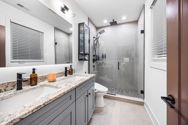 Building Photo - 1738 W 17th St