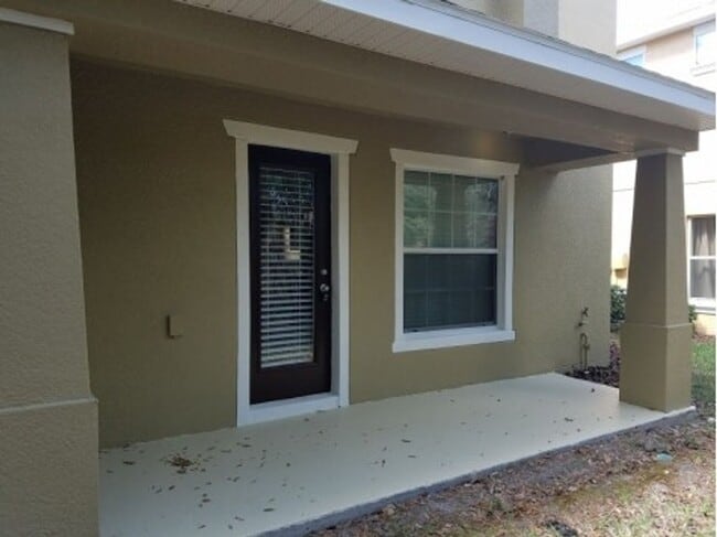 Building Photo - Well laid out 2 BDS / 2.5 Bth Townhome wit...