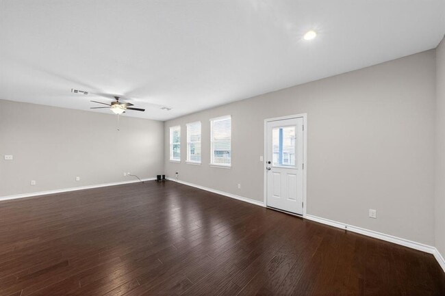 Building Photo - 161 Flexus Ln