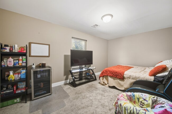 Building Photo - 213 E Peck Blvd