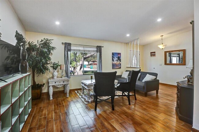 Building Photo - 700 Sunbury Ct