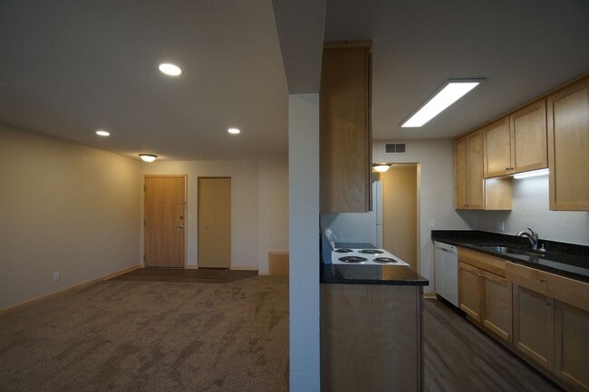 Building Photo - 1260 Larpenteur Ave W
