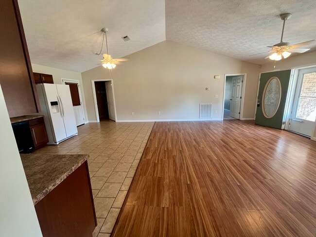 Building Photo - PET FRIENDLY!!!!