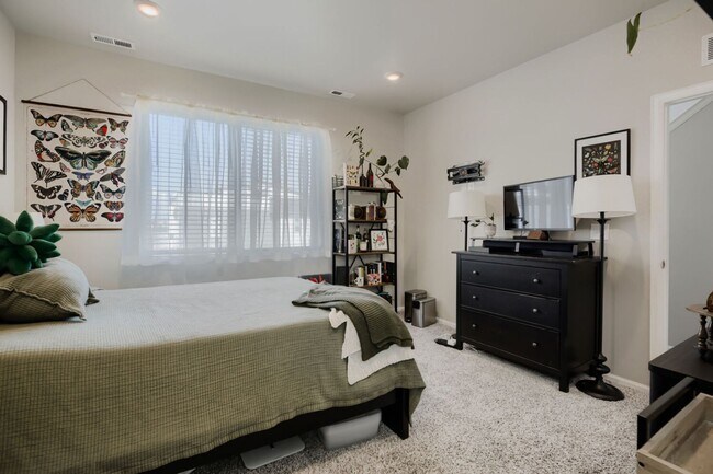Building Photo - Spacious 3-Bedroom Home with Modern Finishes in North Broomfield