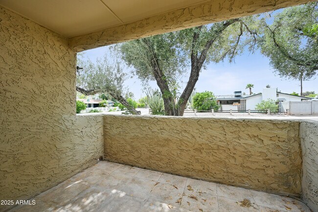 Building Photo - 6943 E Earll Dr