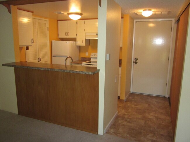 Building Photo - Cute and Cozy 1 Bedroom Condo in Gated Tim...