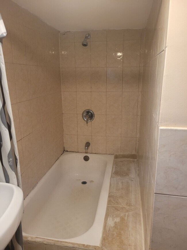 Building Photo - 24 Valley St