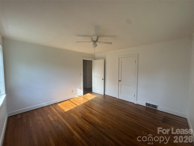 Building Photo - 1203 Hibriten Dr SE