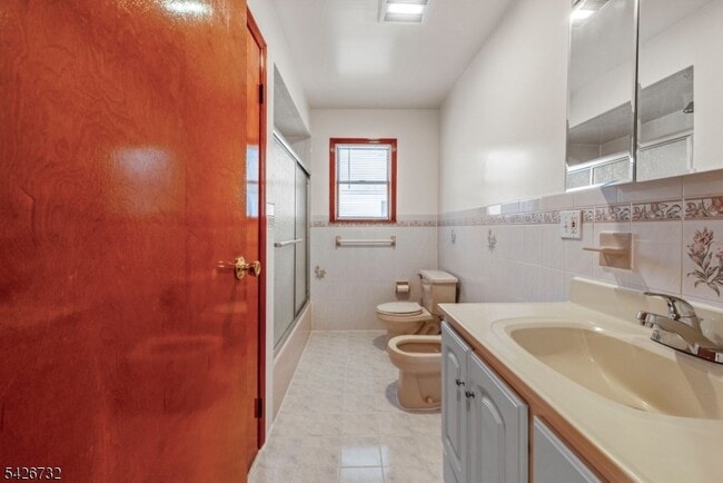 Building Photo - 937 Grove St