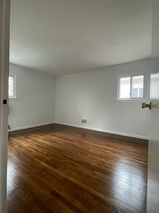 second spacious bedroom with half bathroom - 2717 E 65th St