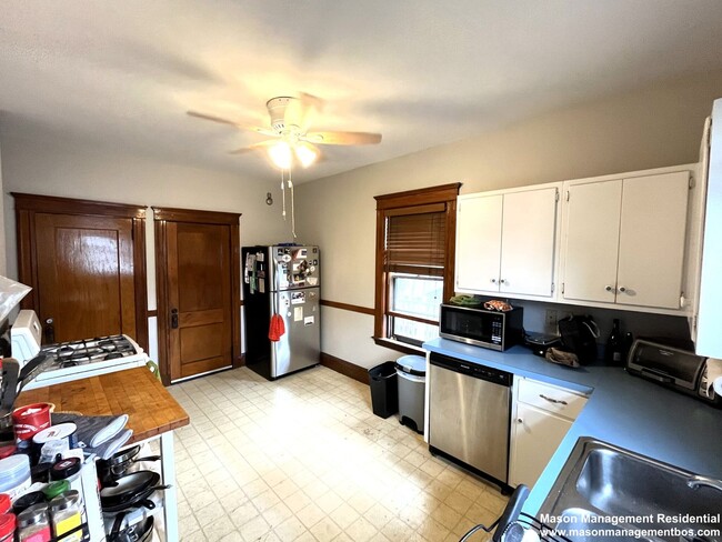 Building Photo - 4 Bed 2 Bath - Watertown