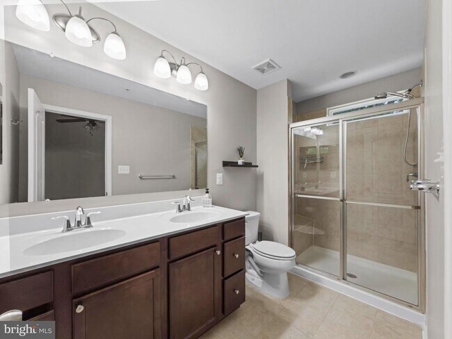 Building Photo - 7425 Willow View Ln