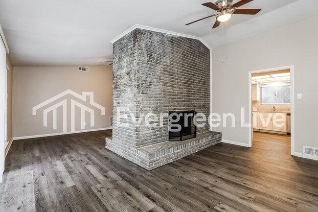 Building Photo - 9538 Vinewood Dr