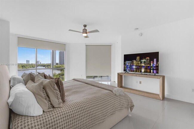Building Photo - 17111 Biscayne Blvd