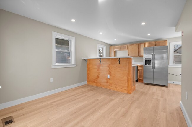 Building Photo - 17 Bridge St