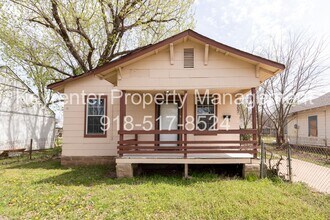 Building Photo - 1607 N Lewis Pl