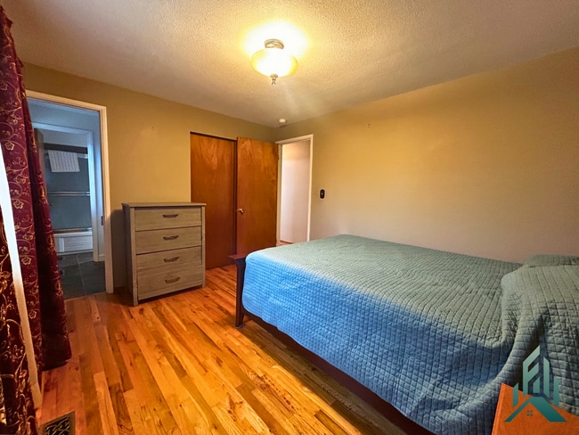 Building Photo - Amazing 3-bedroom, 1.5-bathroom Single-family Home