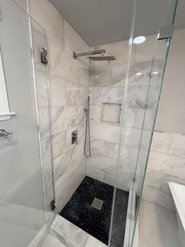 Building Photo - "Beautifully Remodeled 4-Bed Walnut Creek ...