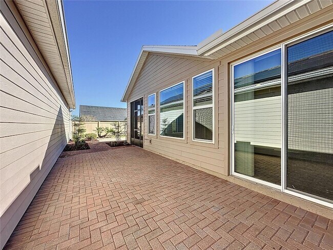Building Photo - 329 Alcove Dr