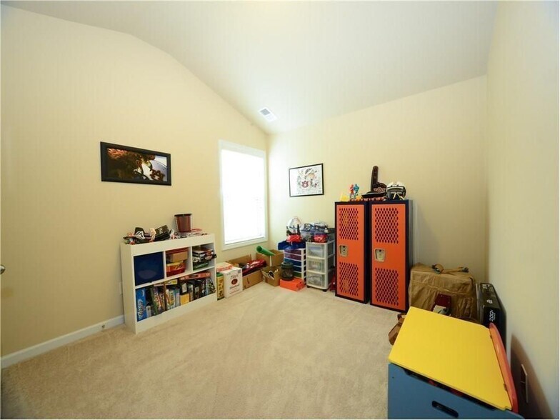 Building Photo - 5940 Weddington Dr