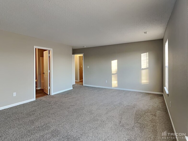 Building Photo - 6642 Southern Ridge Dr