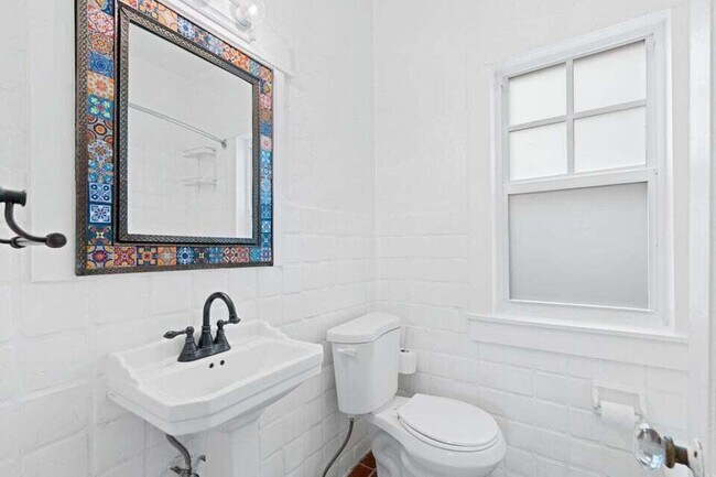 Building Photo - 221 N Ocean Breeze
