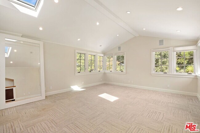 Building Photo - 7972 Mulholland Dr