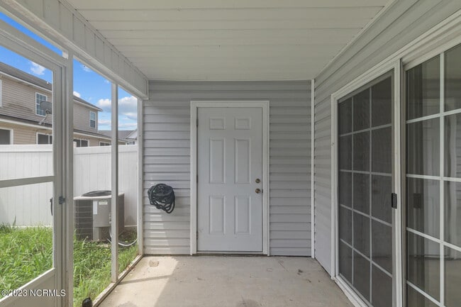 Building Photo - 9005 Banister Loop