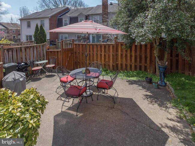 Building Photo - 3975 Wilcoxson Dr