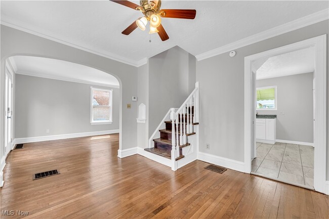 Building Photo - 141 E 206th St