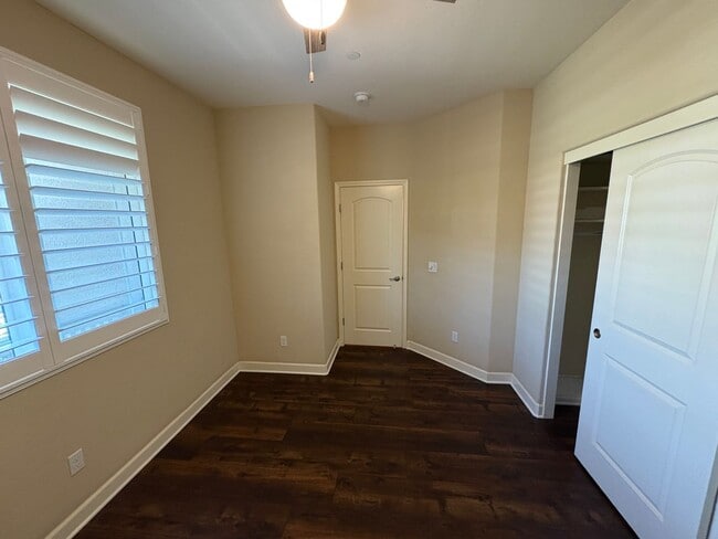 Building Photo - SE Visalia home Coming Soon!!