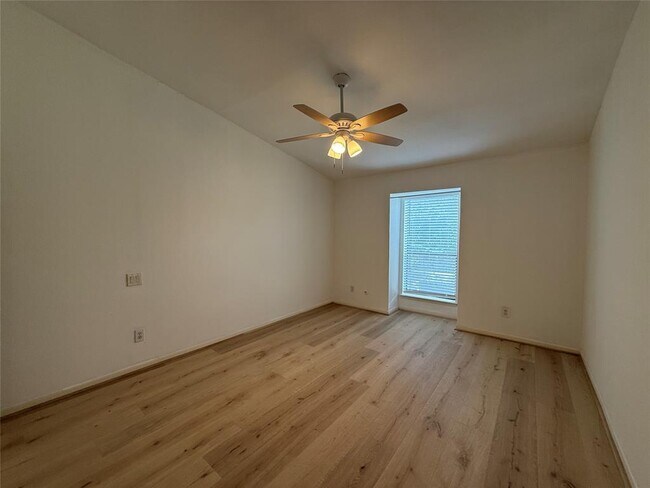 Building Photo - 5711 Sugar Hill Dr