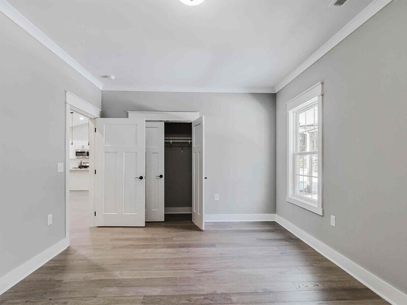 Building Photo - 285 Piper Glen