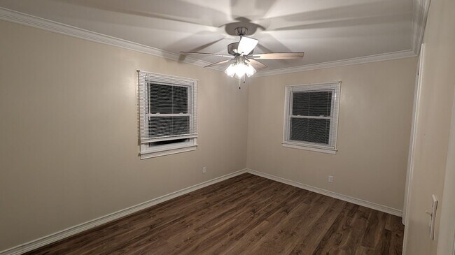 Building Photo - 2 bedroom 1 bath home near Lake Julian in Arden, convenient location, Year-long lease $1600 a month.