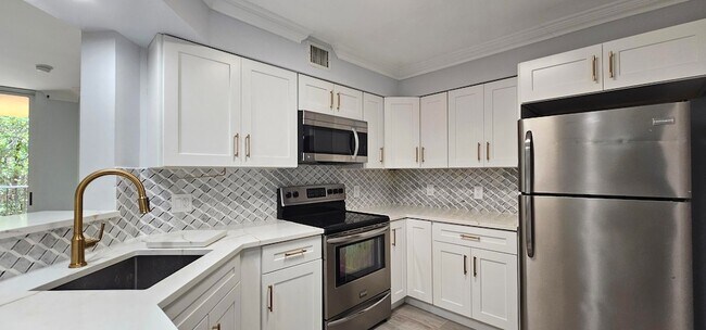 Building Photo - 400 Scotia Dr