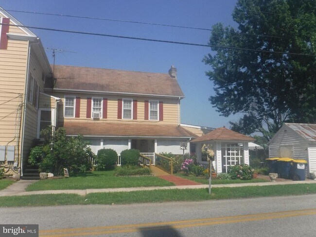 Primary Photo - 19 E Main St