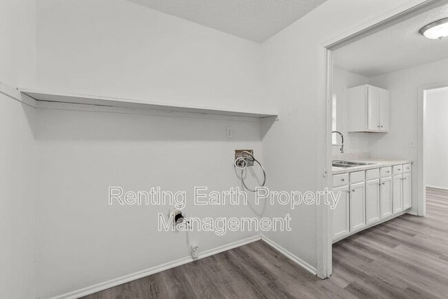 Building Photo - 6140 Cherry Hill Rd