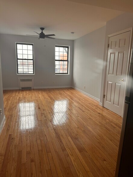 Building Photo - 890 W Beech St