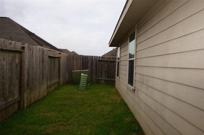 Building Photo - 18719 Dennington Dr