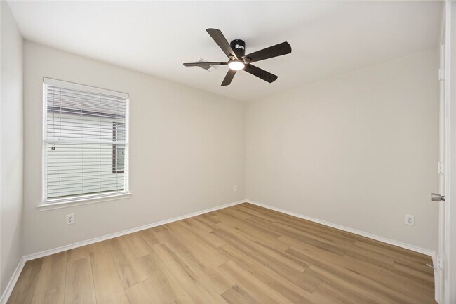 Building Photo - 1827 Cold River Dr