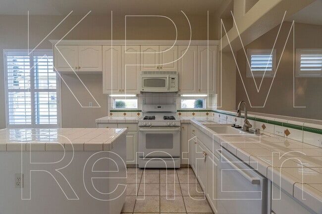 Building Photo - 2554 Douglas Fir Dr