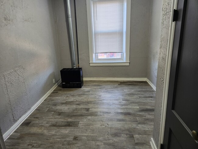 Building Photo - 8 E Railroad St